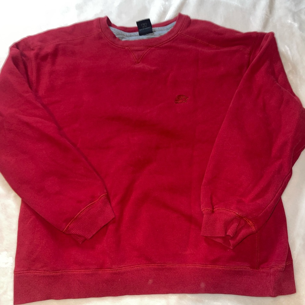 Cute red crewneck from the starter brand, is used but in great condition